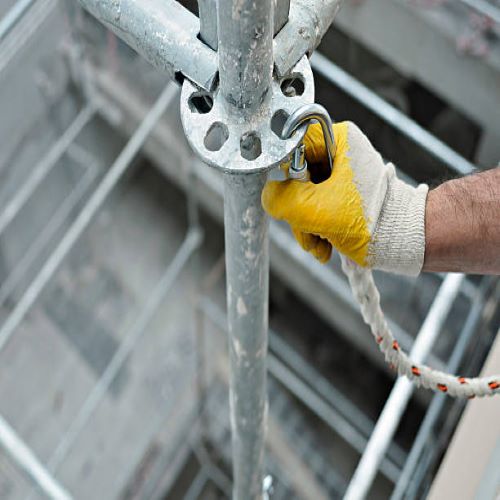 Turnbuckle scaffold  